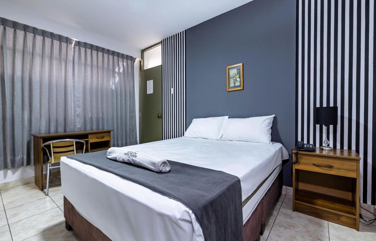 Hotel Taurus ピウラ エクステリア 写真